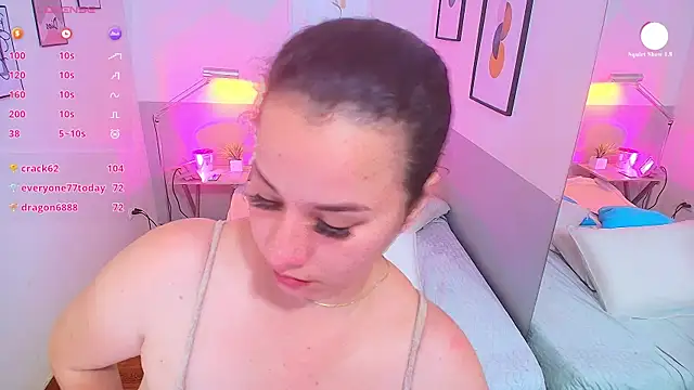 Snapshot of MommyHelpsmee chatting on January 22, 7:57 am MommyHelpsmee online show from January 22, 7:57 am