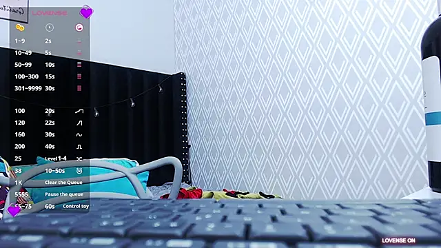 Snapshot of MommyHelpsmee chatting on March 10, 8:01 pm MommyHelpsmee online show from March 10, 8:01 pm