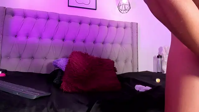 GysellHanson online show from March 4, 2:32 pm