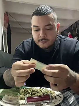 Snapshot of El_Titan1998 chatting on January 8, 12:05 pm El Titan1998 online show from January 8, 12:05 pm