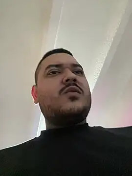 Snapshot of El_Titan1998 chatting on February 7, 3:41 pm El Titan1998 online show from February 7, 3:41 pm