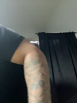 Snapshot of El_Titan1998 chatting on February 25, 11:41 am El Titan1998 online show from February 25, 11:41 am