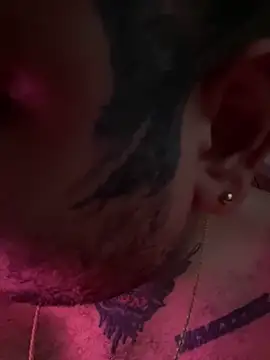 Snapshot of El_Titan1998 chatting on February 26, 2:03 pm El Titan1998 online show from February 26, 2:03 pm