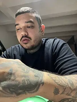 Snapshot of El_Titan1998 chatting on March 5, 12:44 pm El Titan1998 online show from March 5, 12:44 pm