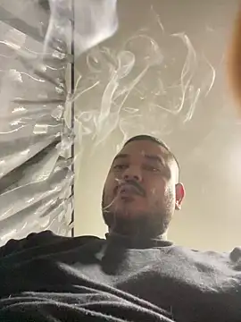 Snapshot of El_Titan1998 chatting on March 13, 11:27 pm El Titan1998 online show from March 13, 11:27 pm