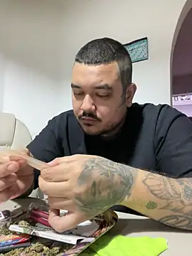 Snapshot of El_Titan1998 chatting on March 18, 10:58 pm El Titan1998 online show from March 18, 10:58 pm