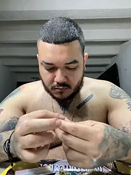 Snapshot of El_Titan1998 chatting on September 9, 10:37 am El Titan1998 online show from September 9, 10:37 am