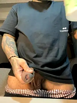 Snapshot of El_Titan1998 chatting on September 15, 11:27 pm El Titan1998 online show from September 15, 11:27 pm