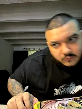 Snapshot of El_Titan1998 chatting on September 17, 8:10 pm El Titan1998 online show from September 17, 8:10 pm