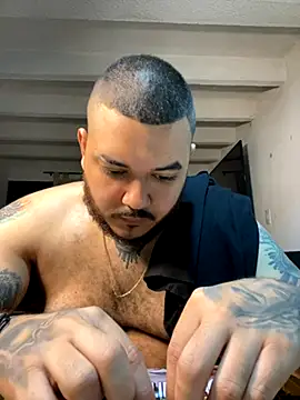 Snapshot of El_Titan1998 chatting on September 18, 11:01 am El Titan1998 online show from September 18, 11:01 am