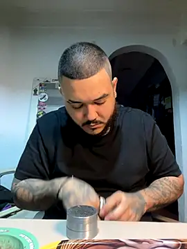 Snapshot of El_Titan1998 chatting on September 30, 10:59 pm El Titan1998 online show from September 30, 10:59 pm