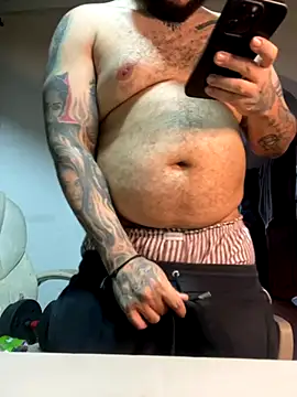 Snapshot of El_Titan1998 chatting on October 14, 10:21 pm El Titan1998 online show from October 14, 10:21 pm