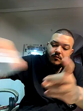 Snapshot of El_Titan1998 chatting on October 15, 9:26 pm El Titan1998 online show from October 15, 9:26 pm