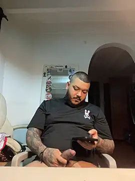 Snapshot of El_Titan1998 chatting on October 24, 11:45 pm El Titan1998 online show from October 24, 11:45 pm