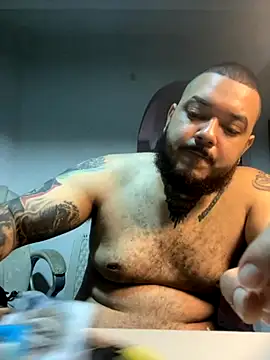 Snapshot of El_Titan1998 chatting on October 30, 11:55 am El Titan1998 online show from October 30, 11:55 am