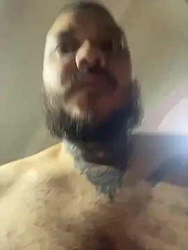 Snapshot of El_Titan1998 chatting on October 31, 11:44 am El Titan1998 online show from October 31, 11:44 am