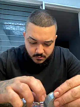 Snapshot of El_Titan1998 chatting on November 8, 9:35 pm El Titan1998 online show from November 8, 9:35 pm