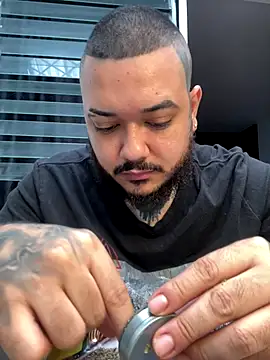 Snapshot of El_Titan1998 chatting on November 12, 12:05 pm El Titan1998 online show from November 12, 12:05 pm