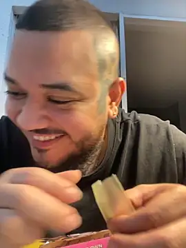 Snapshot of El_Titan1998 chatting on November 25, 10:32 pm El Titan1998 online show from November 25, 10:32 pm