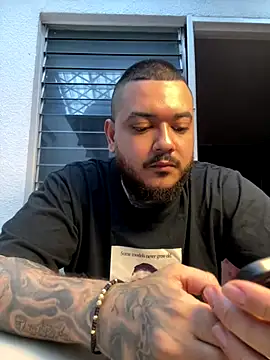 Snapshot of El_Titan1998 chatting on December 13, 9:31 pm El Titan1998 online show from December 13, 9:31 pm