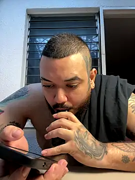 Snapshot of El_Titan1998 chatting on December 14, 11:59 am El Titan1998 online show from December 14, 11:59 am