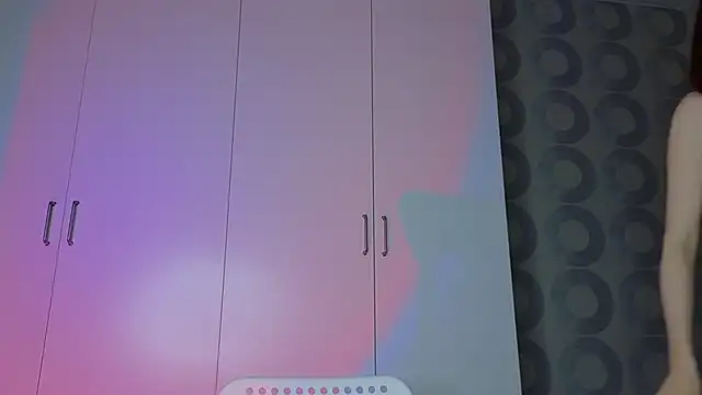 Cuteroxyfoxy online show from January 7, 9:18 am