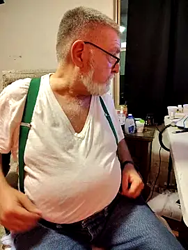 Snapshot of viejo_oso chatting on October 11, 9:41 am viejo oso online show from October 11, 9:41 am