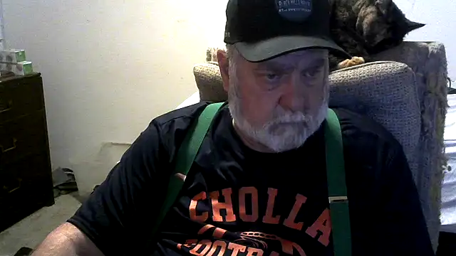 Snapshot of viejo_oso chatting on December 1, 4:50 am viejo oso online show from December 1, 4:50 am