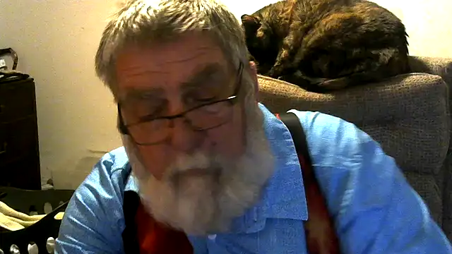 Snapshot of viejo_oso chatting on April 10, 3:23 am viejo oso online show from April 10, 3:23 am