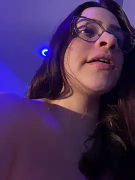 Snapshot of Sophia_cyrus11 chatting on March 7, 12:48 am Sophia cyrus11 online show from March 7, 12:48 am