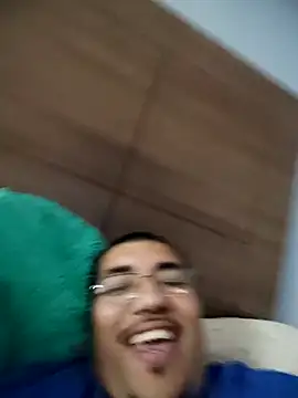 cloudy couple444 online show from April 20, 3:59 pm