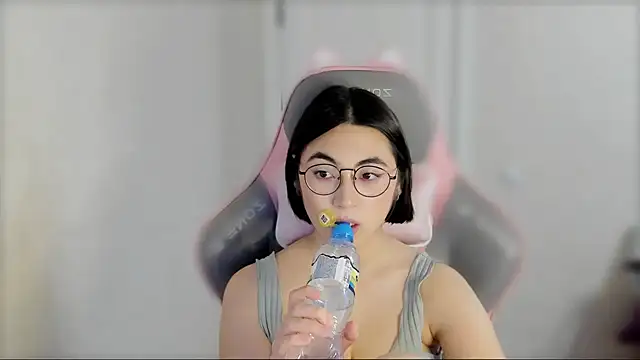  hannah baker online show from February 25, 12:34 pm