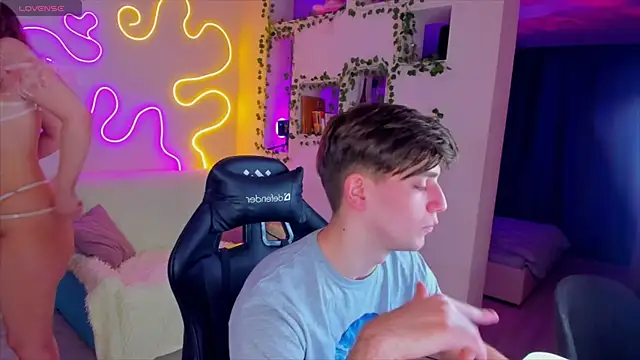 RobertAndLinela online show from January 23, 4:48 pm