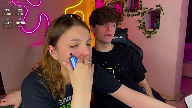 RobertAndLinela online show from March 13, 8:00 pm