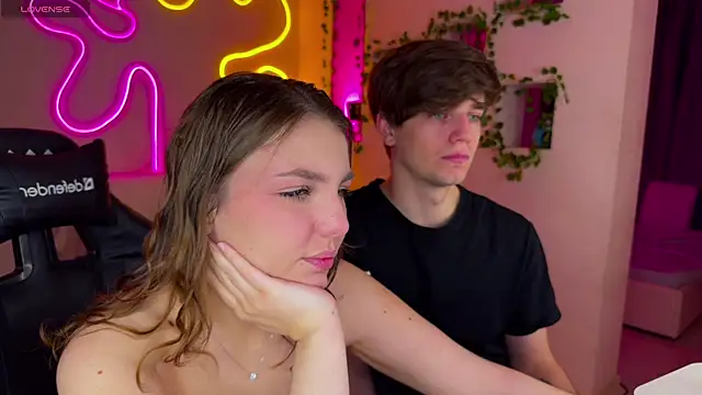 RobertAndLinela online show from March 18, 5:53 pm