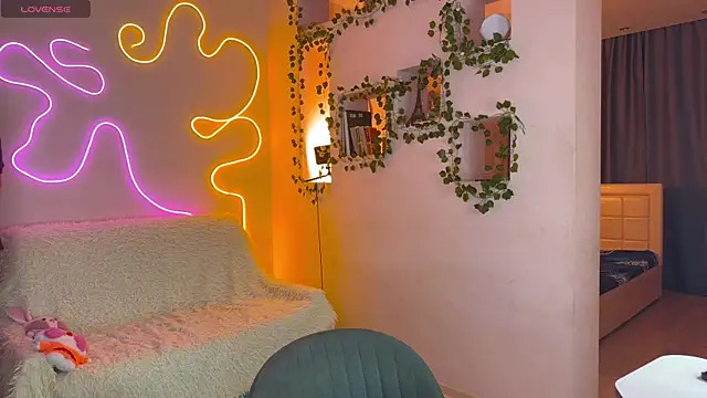 RobertAndLinela online show from September 28, 3:23 am