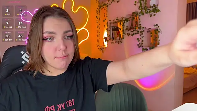 RobertAndLinela online show from October 6, 8:01 am