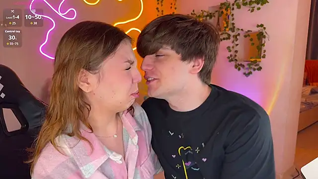 RobertAndLinela online show from November 11, 3:23 pm