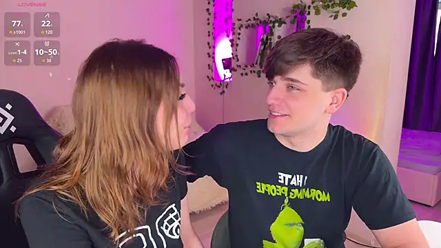 RobertAndLinela online show from December 20, 10:11 am