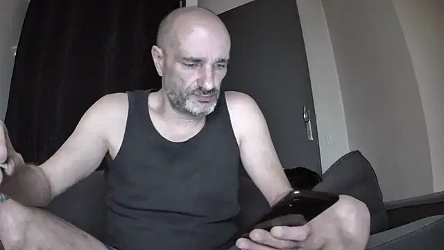 Snapshot of headrush31 chatting on February 3, 10:32 pm headrush31 online show from February 3, 10:32 pm