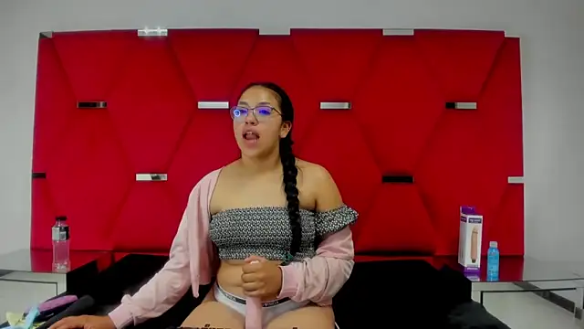 Snapshot of IsabellRodriguez18 chatting on January 8, 10:04 am IsabellRodriguez18 online show from January 8, 10:04 am