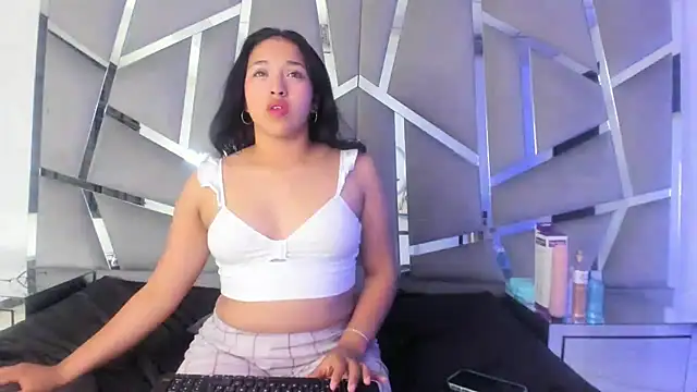 Snapshot of IsabellRodriguez18 chatting on January 14, 10:48 am IsabellRodriguez18 online show from January 14, 10:48 am