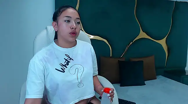 Snapshot of IsabellRodriguez18 chatting on February 7, 4:37 am IsabellRodriguez18 online show from February 7, 4:37 am