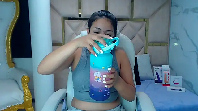 Snapshot of IsabellRodriguez18 chatting on March 7, 7:19 am IsabellRodriguez18 online show from March 7, 7:19 am