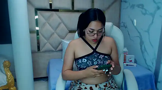 Snapshot of IsabellRodriguez18 chatting on March 8, 8:00 am IsabellRodriguez18 online show from March 8, 8:00 am
