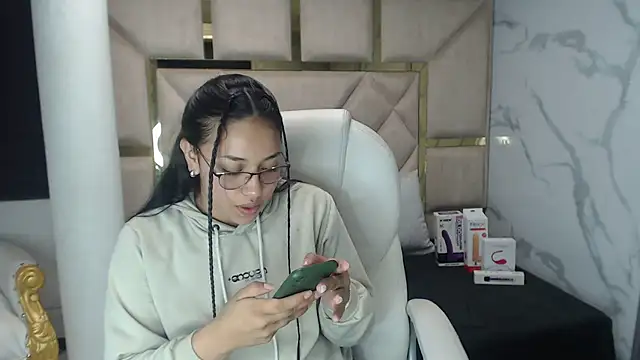Snapshot of IsabellRodriguez18 chatting on March 9, 3:54 am IsabellRodriguez18 online show from March 9, 3:54 am