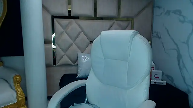 Snapshot of IsabellRodriguez18 chatting on March 9, 11:36 am IsabellRodriguez18 online show from March 9, 11:36 am