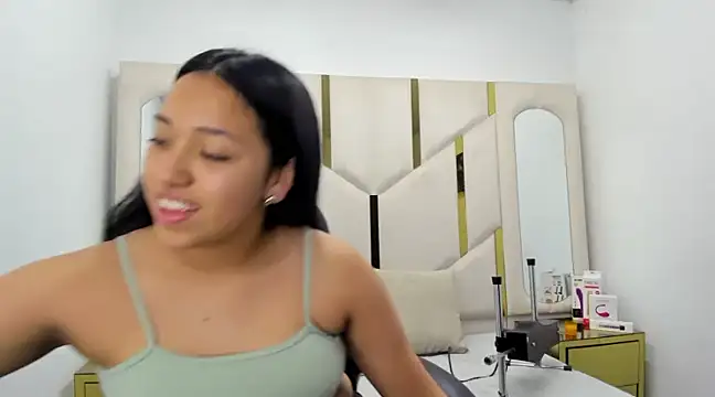 Snapshot of IsabellRodriguez18 chatting on March 12, 12:42 am IsabellRodriguez18 online show from March 12, 12:42 am