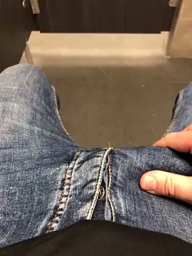 Snapshot of 22TT2295 chatting on January 11, 10:29 am 22TT2295 online show from January 11, 10:29 am