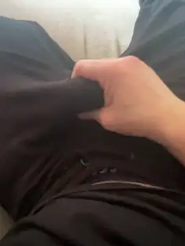 Snapshot of 22TT2295 chatting on February 5, 2:16 pm 22TT2295 online show from February 5, 2:16 pm